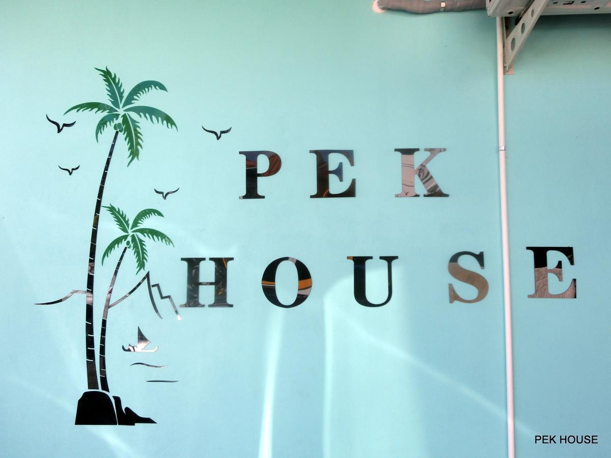 Pek House Appartement Phuket Buitenkant foto