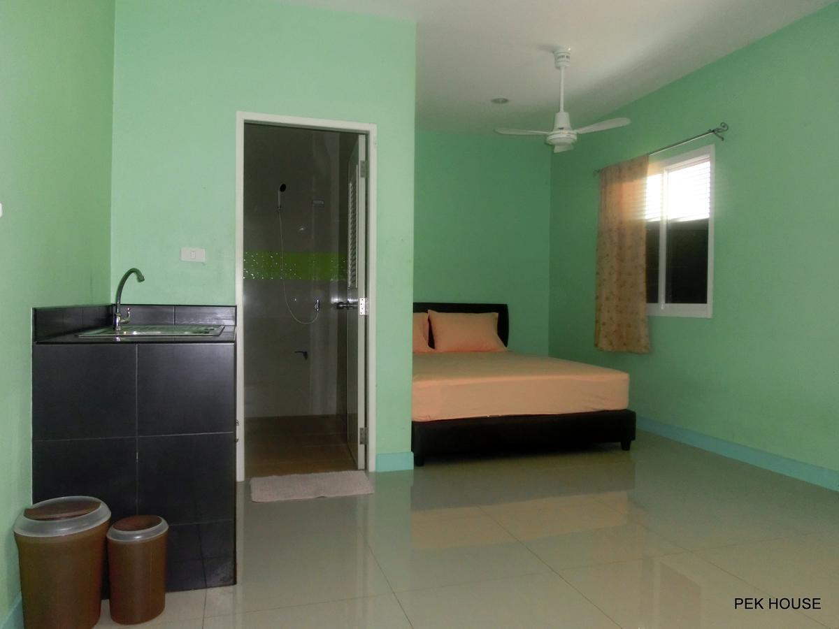 Pek House Appartement Phuket Buitenkant foto