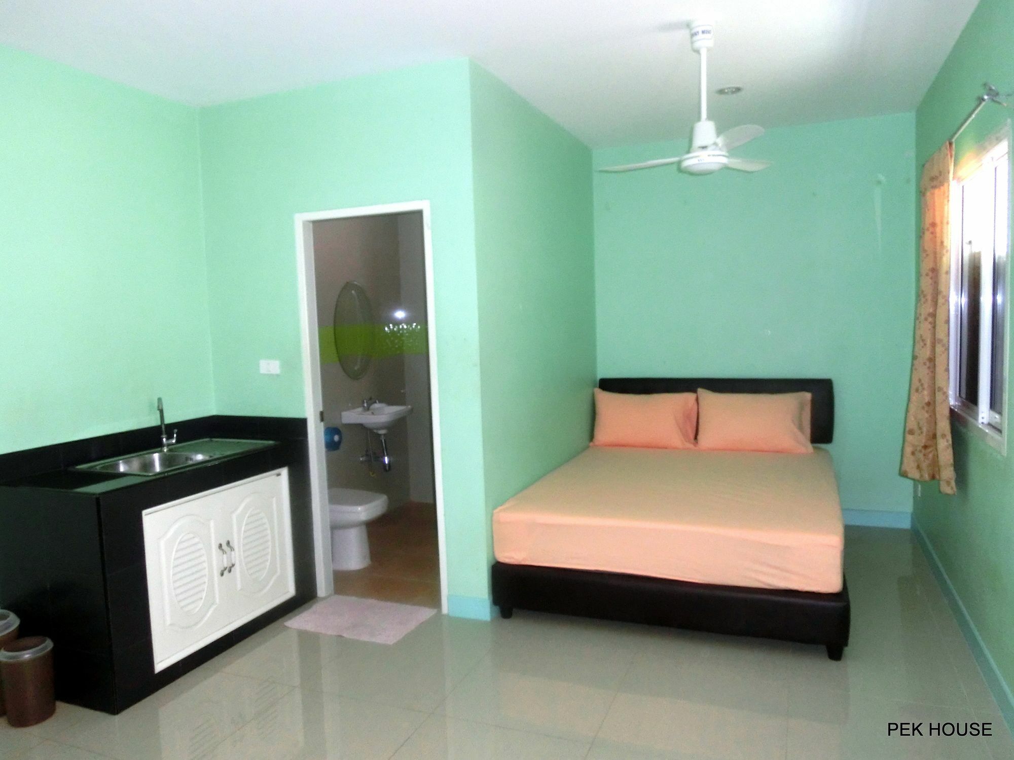 Pek House Appartement Phuket Buitenkant foto